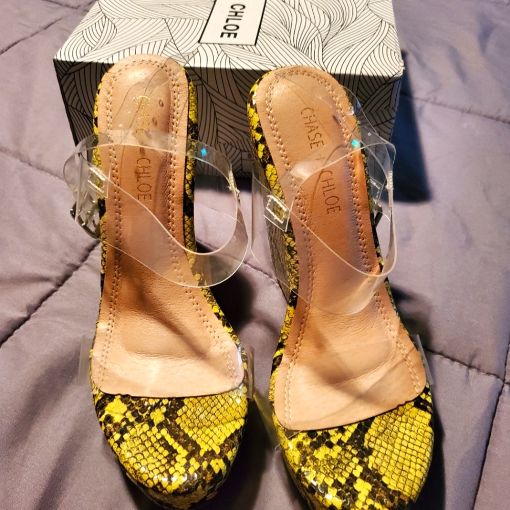Yellow snake printed wedges